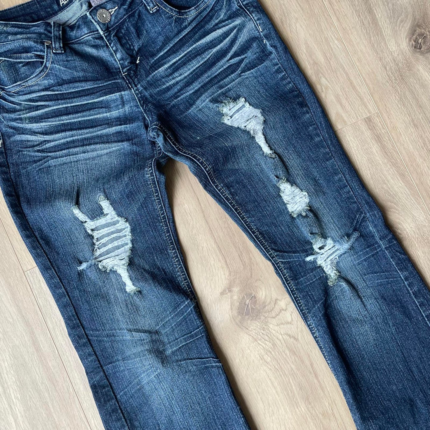 Almost Famous Dark Embroidered Ripped Jeans Y2K Style Low Wasited W30 L33