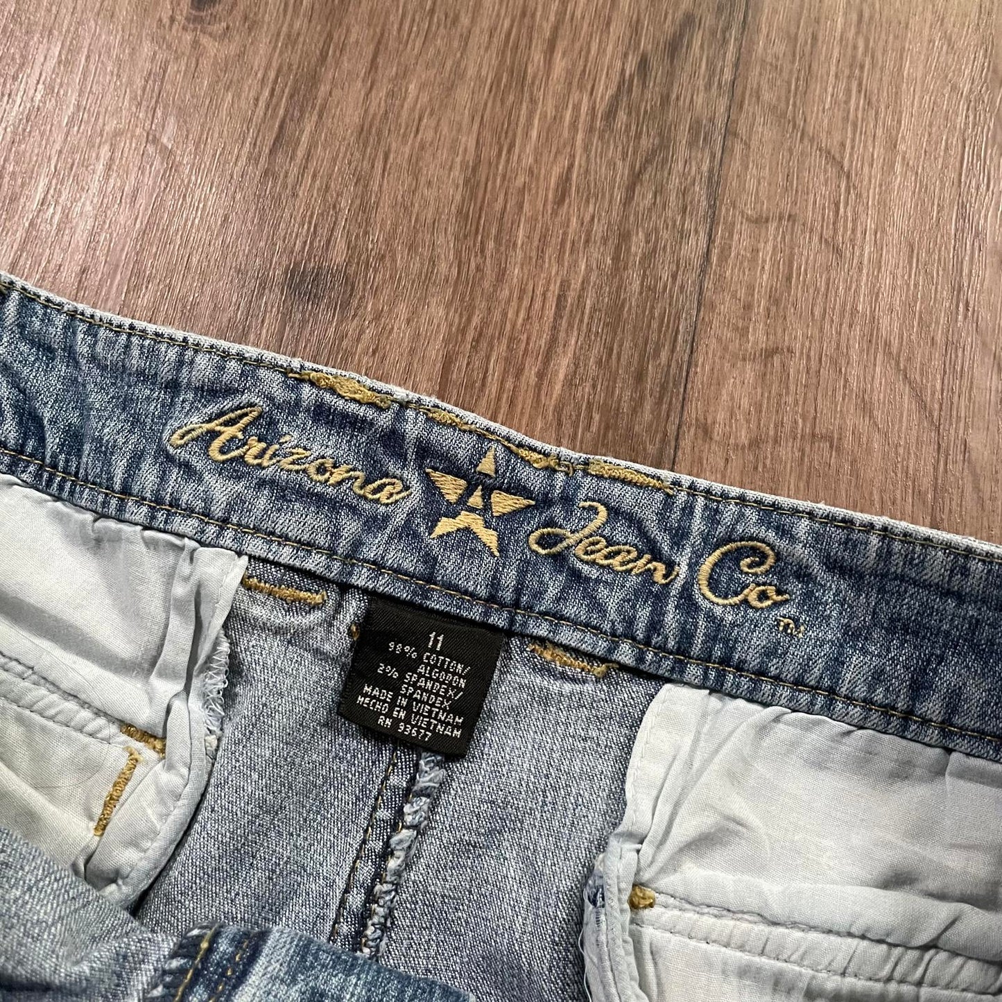 Arizona Jean Button Detail Mini Shorts W34