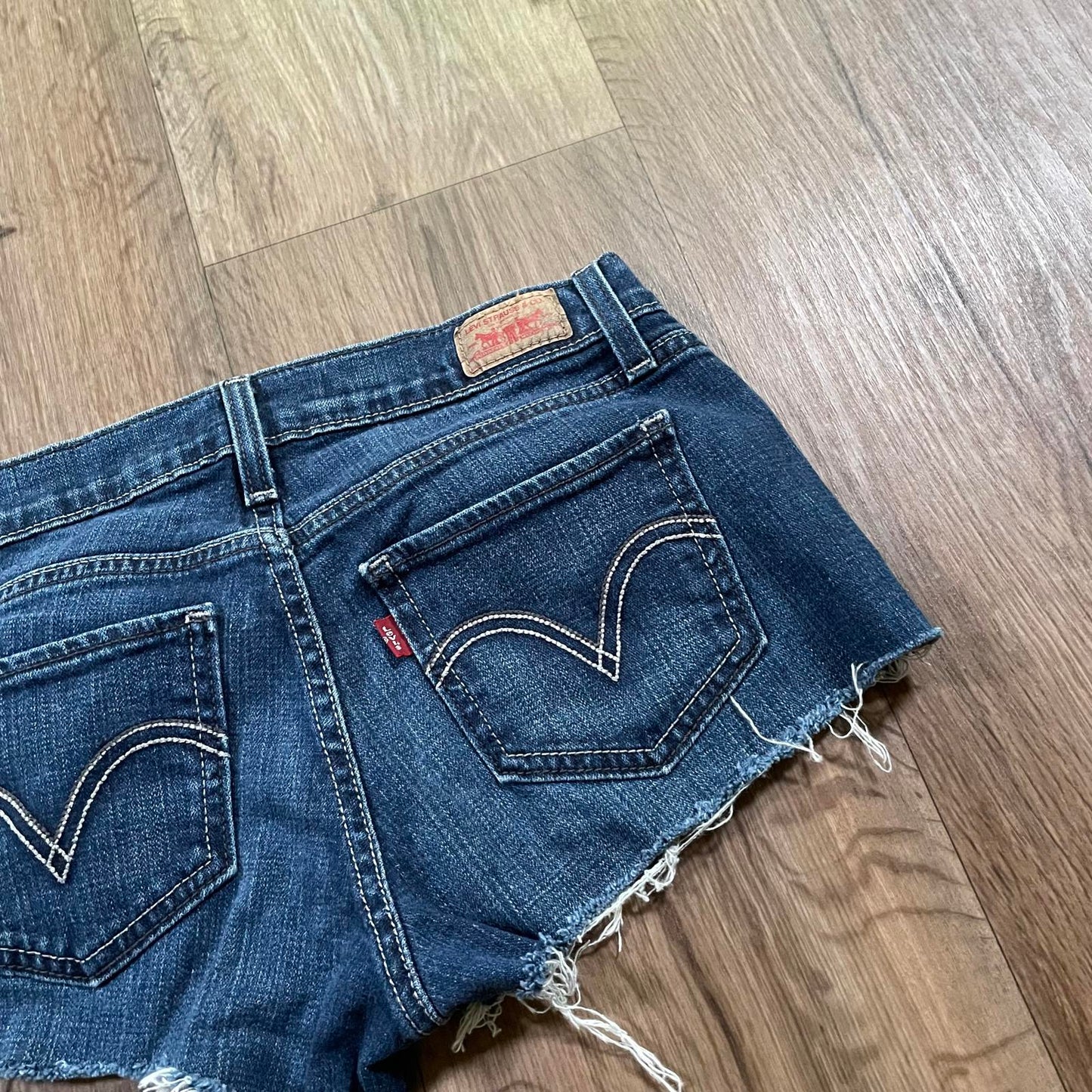 Levi’s 2 Super Low Mini Y2K Shorts W28