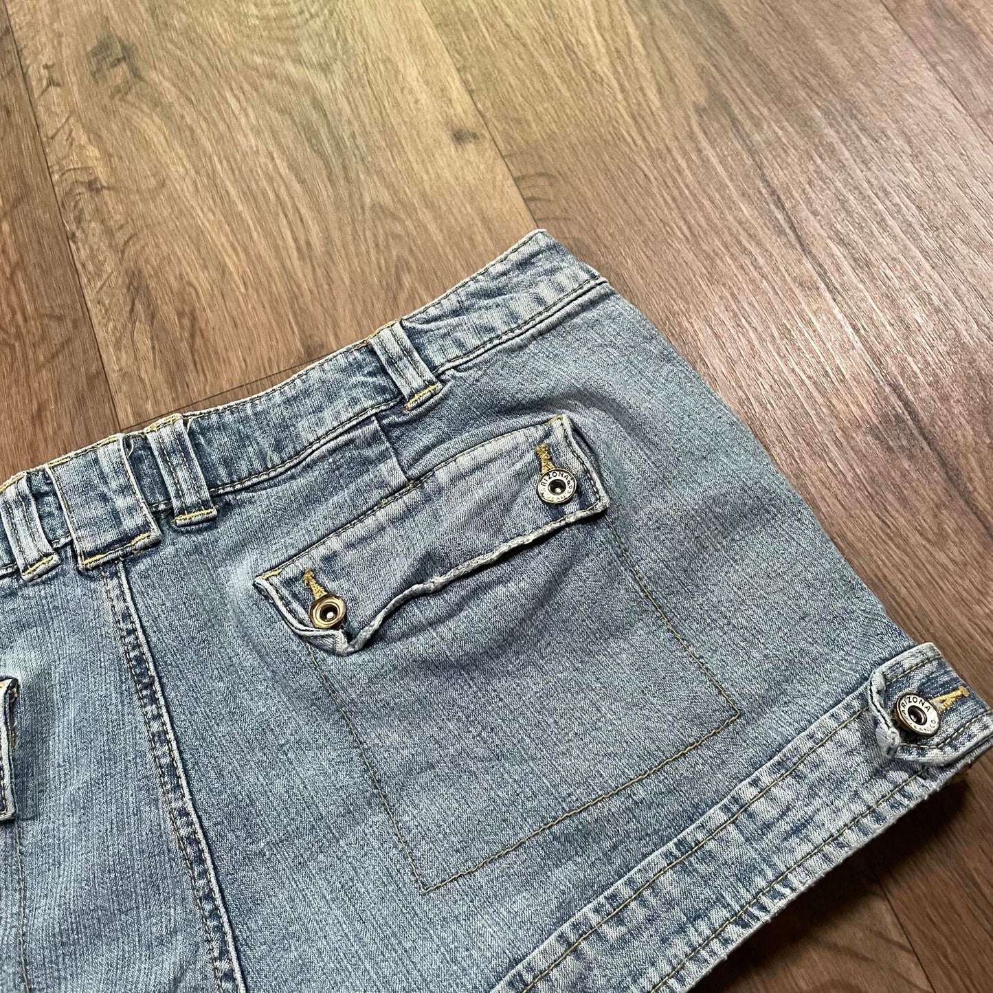 Arizona Jean Button Detail Mini Shorts W34