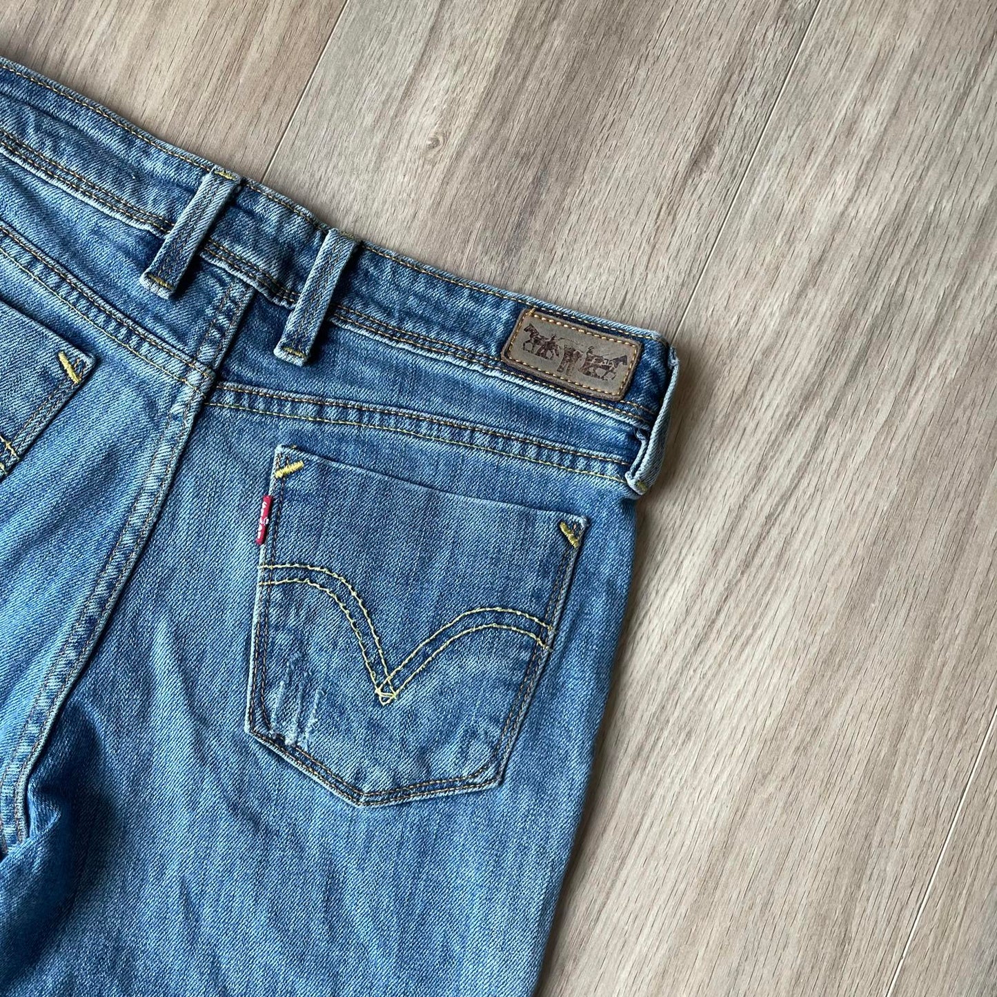 Levi’s Embroidered Boot Cut Jeans Y2K Style W28 L32