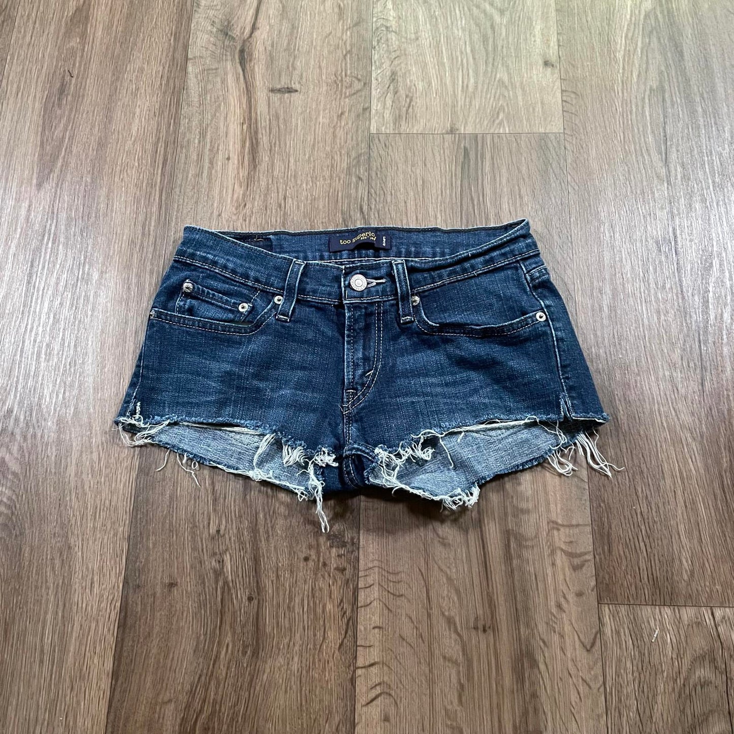 Levi’s 2 Super Low Mini Y2K Shorts W28