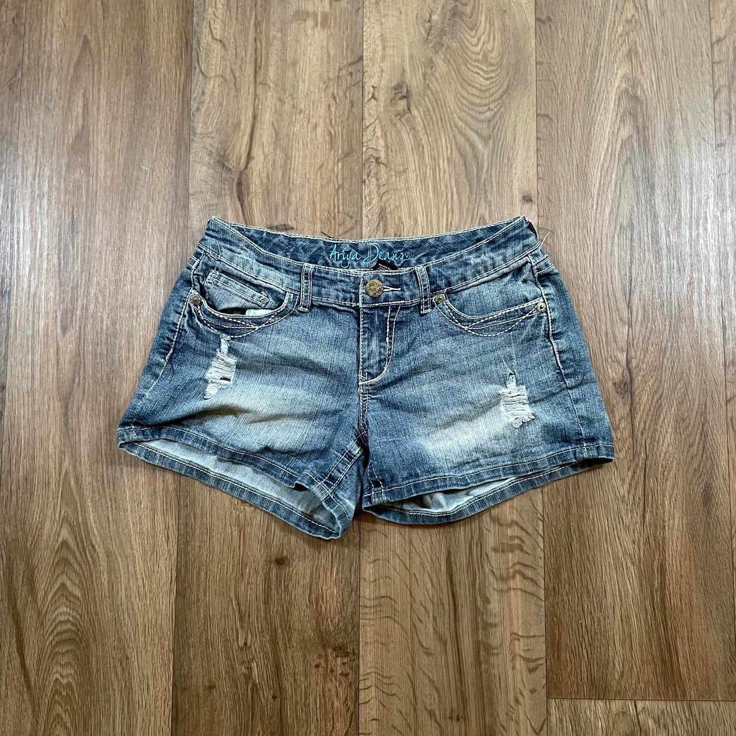 Ariya Jeans Low Waisted Embroidered Shorts