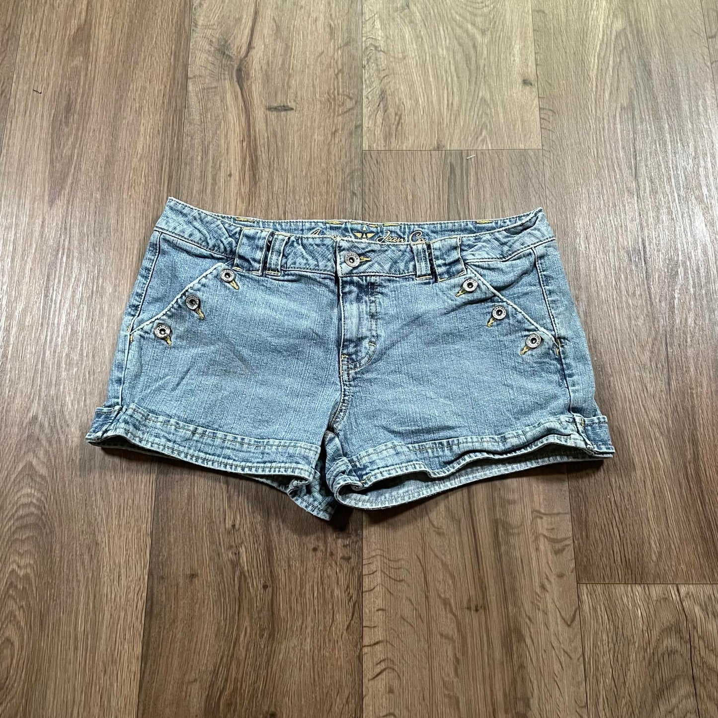 Arizona Jean Button Detail Mini Shorts W34