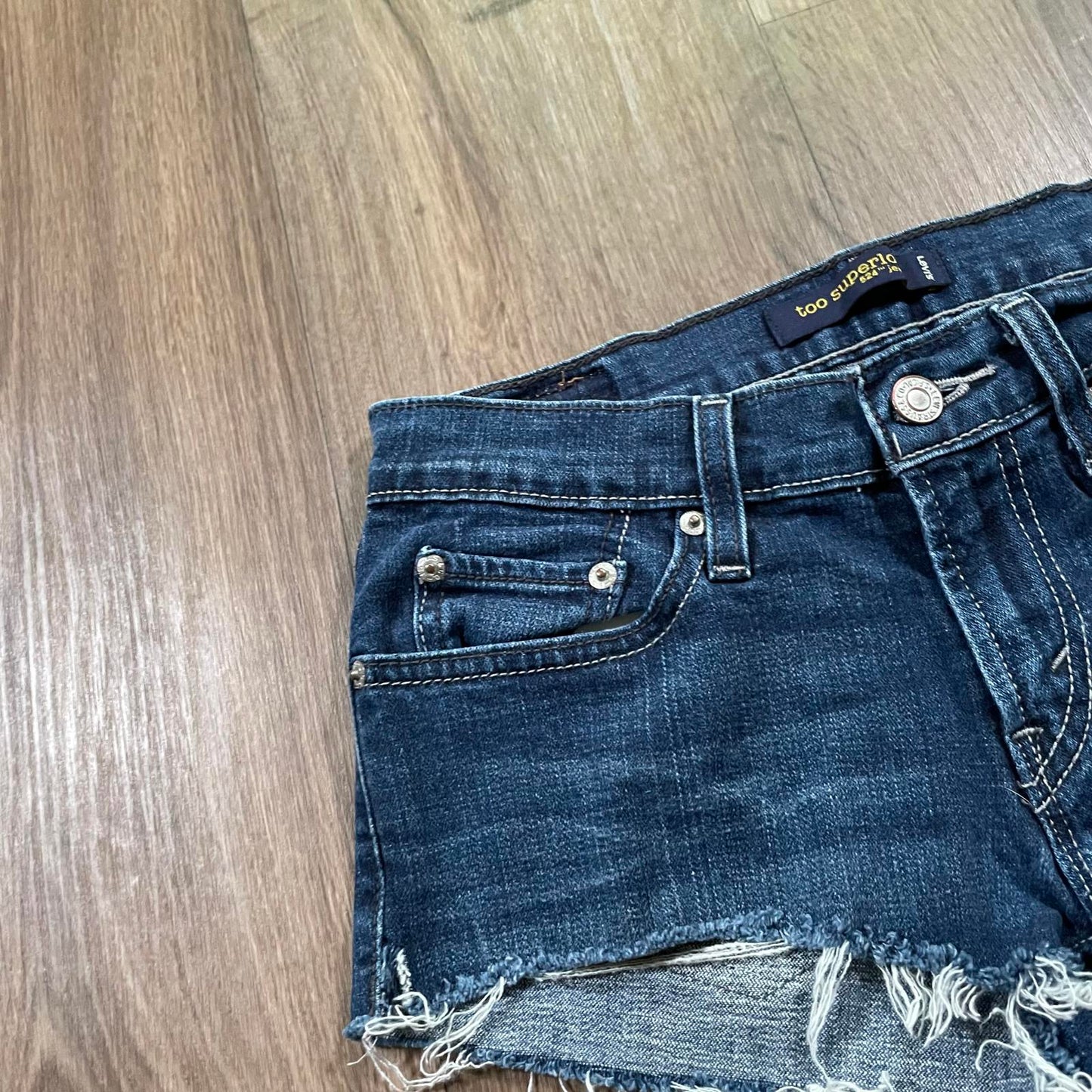 Levi’s 2 Super Low Mini Y2K Shorts W28