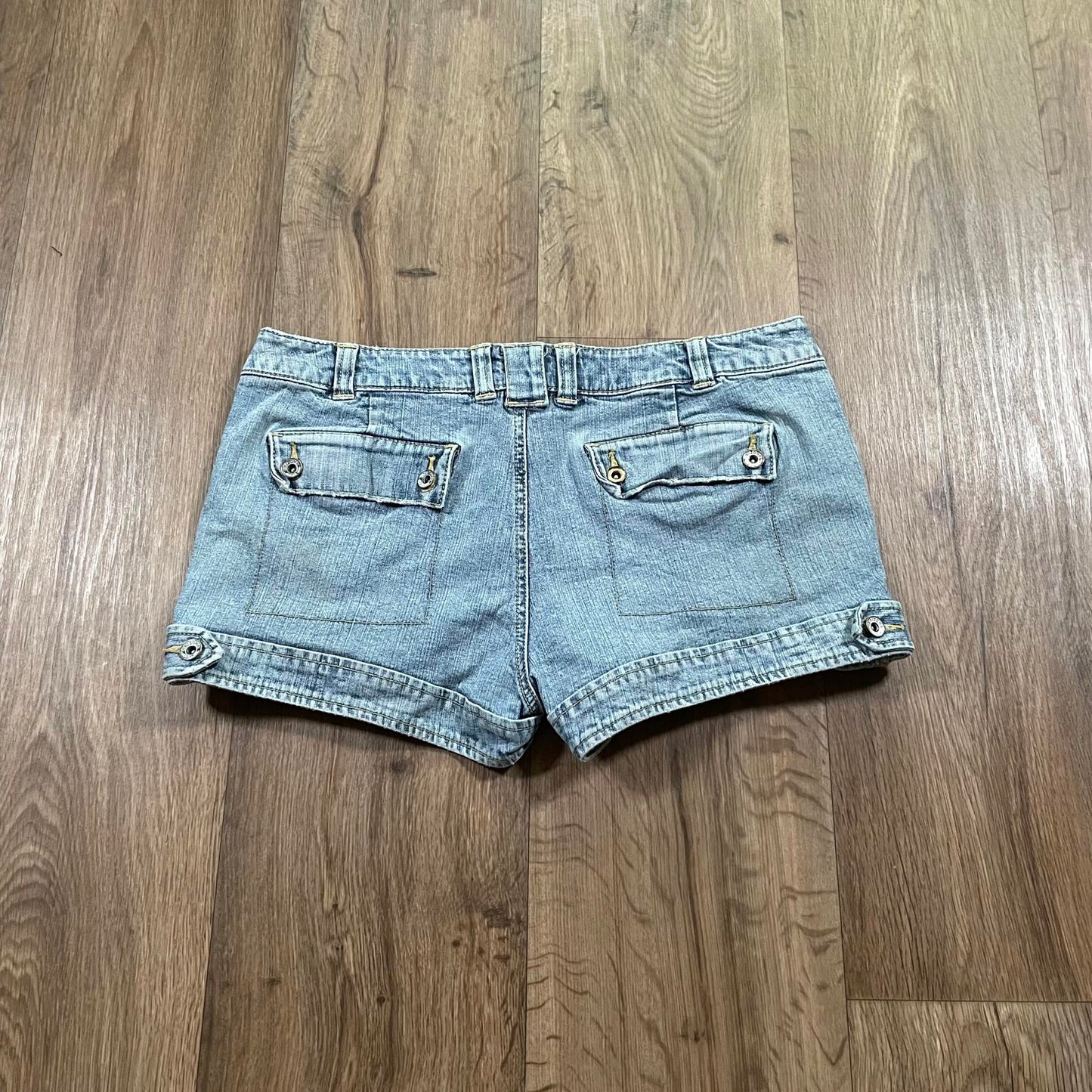 Arizona Jean Button Detail Mini Shorts W34