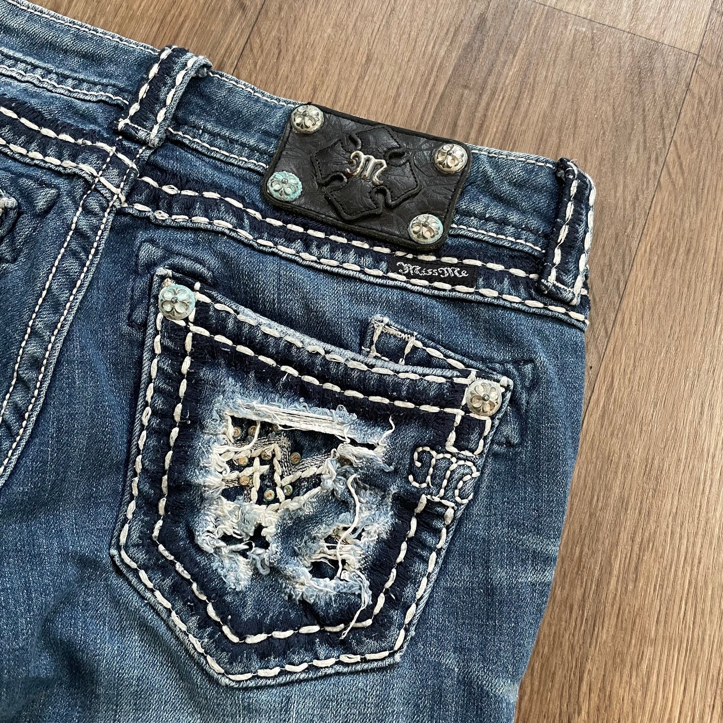 Miss Me Ripped Detail Straight Jean