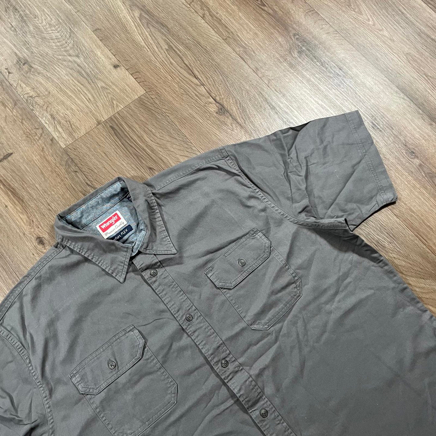 Wrangler Grey Button-Up Short Sleeve Shirt