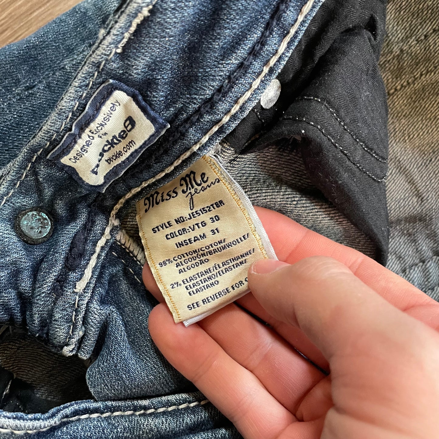 Miss Me Ripped Detail Straight Jean