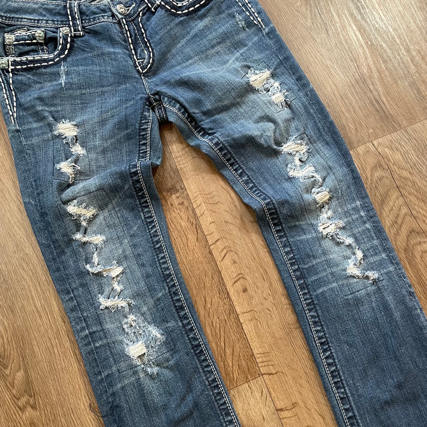 Miss Me Ripped Detail Straight Jean