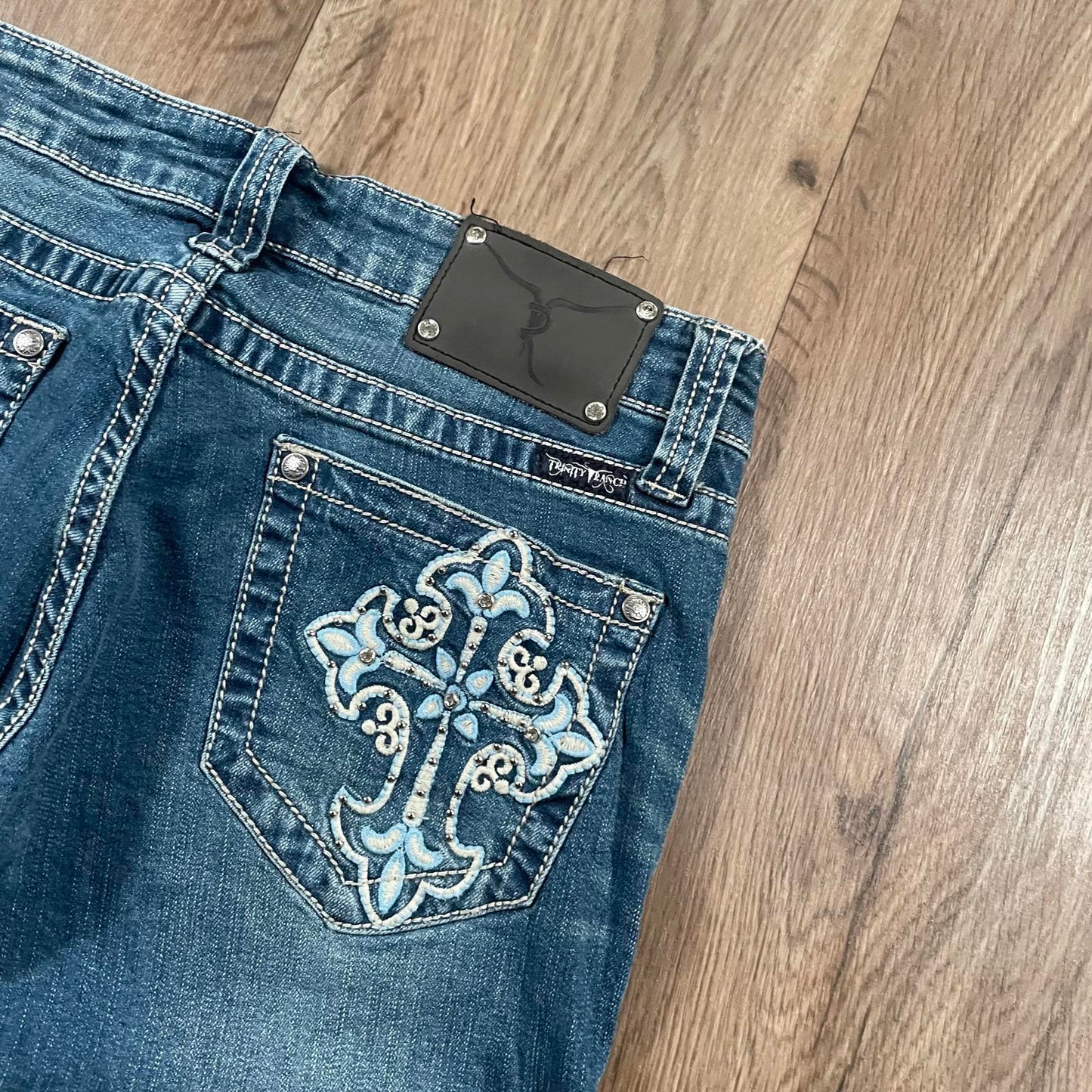 Trinity Ranch Cross Embroidered Boot Cut Jeans W28 L33